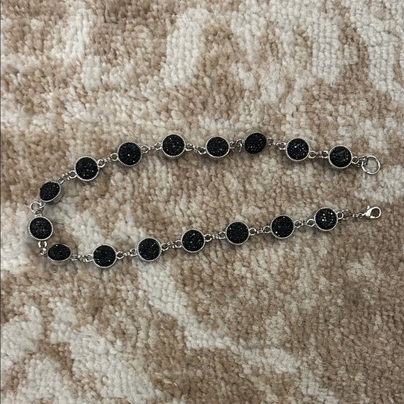 Elegant Black and Silver Choker - Picture 7 of 10